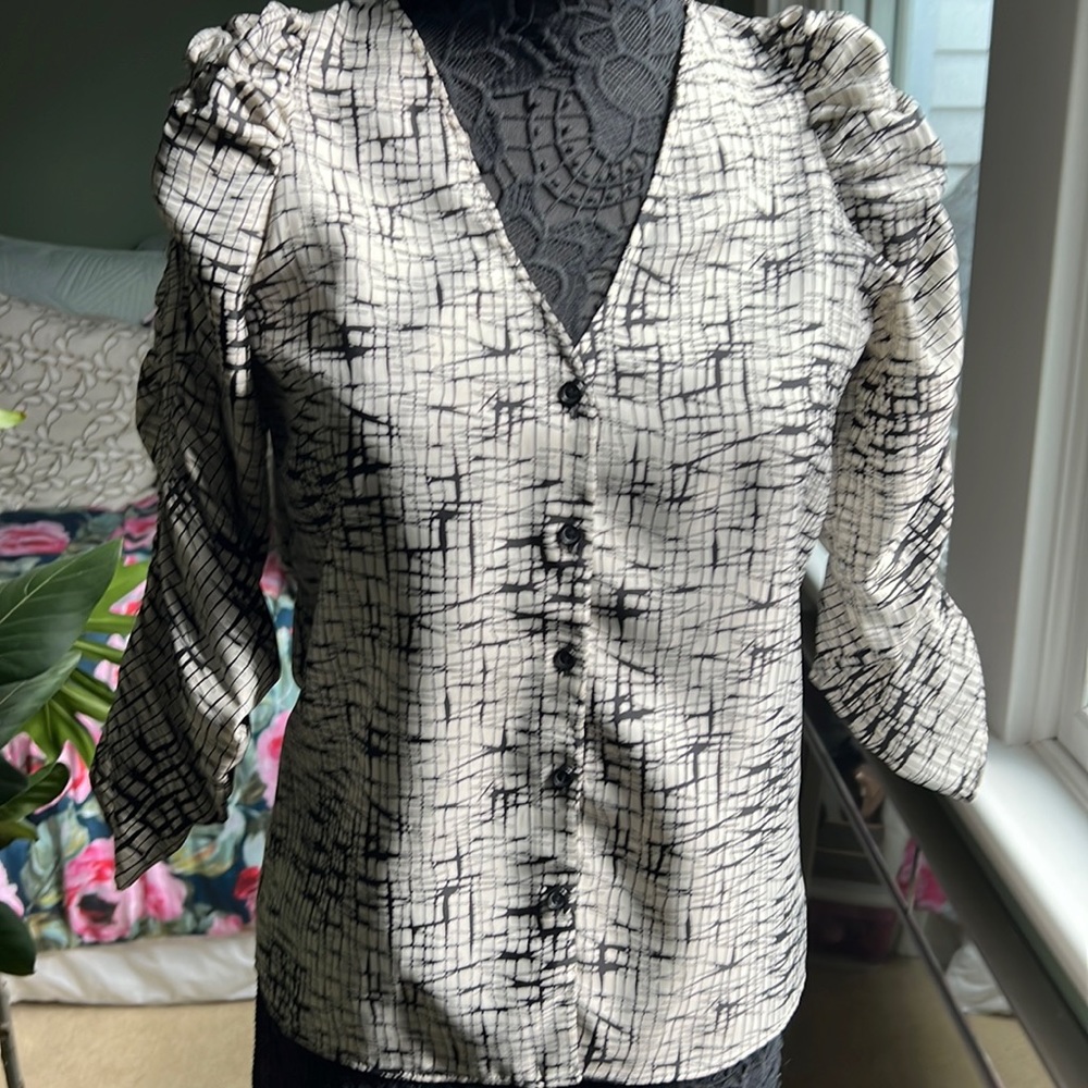 3/4 sleeve V-neck blouse